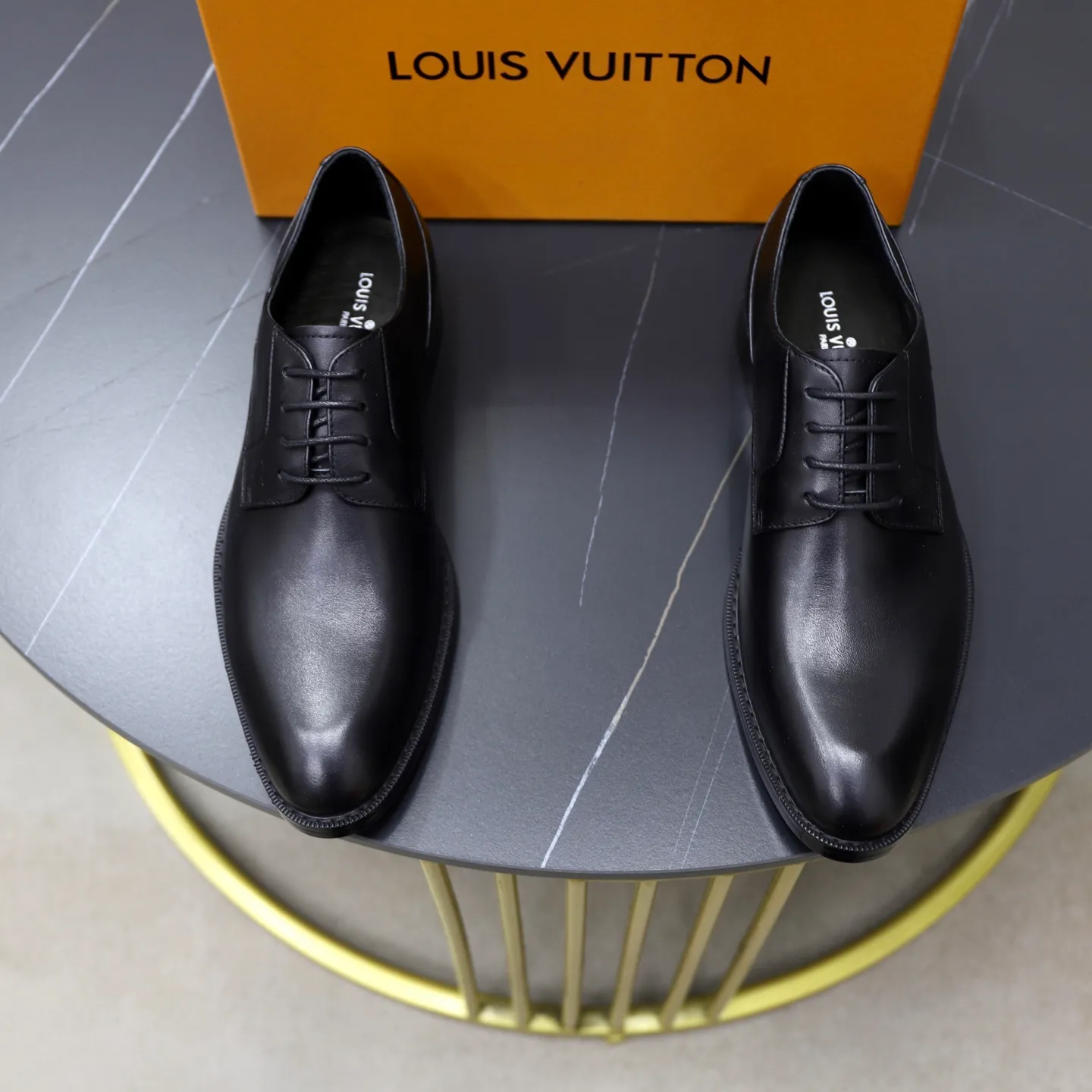 Men's shoes: 280🙅‍♂️🙅‍♂️🙅‍♂️Niuli Brand: LV Louis Vuitton Size: 39-44 (38, 45, 46 can be customized) Level: Counter classic Material: Original soft cowhide upper Comfortable cowhide lining Original lightweight outsole Style category: Formal business casual driving leather shoes Color: Color of the actual picture